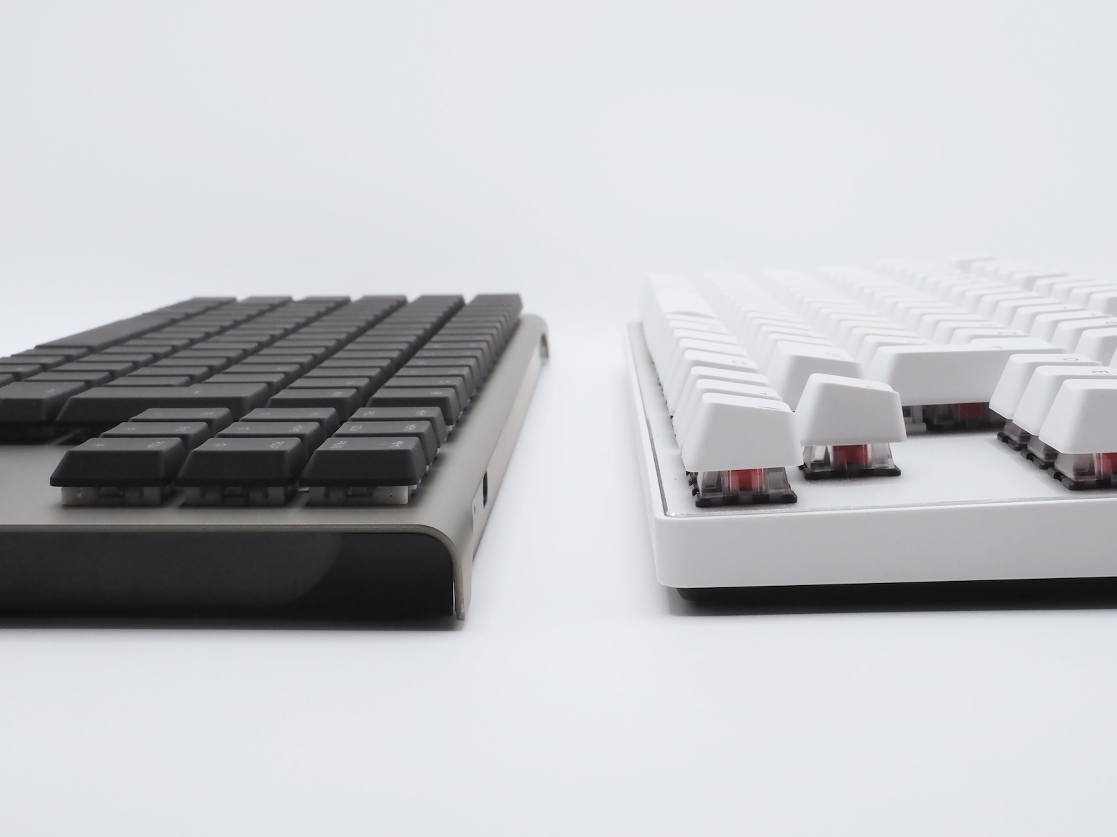 ロープロファイルとフルハイトというのが大きな違いだ