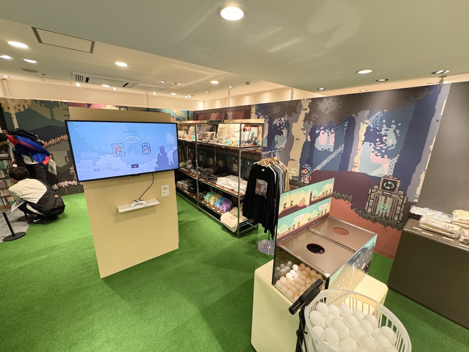 トレーディングアクリルキーホルダー（画像上／全8種／価格：各770円）、ピンバッジ（画像下／全4種／価格：各990円）