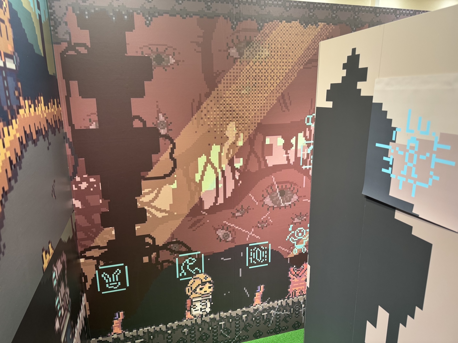 まるでゲームの中に入り込めるかのような空間が演出されている