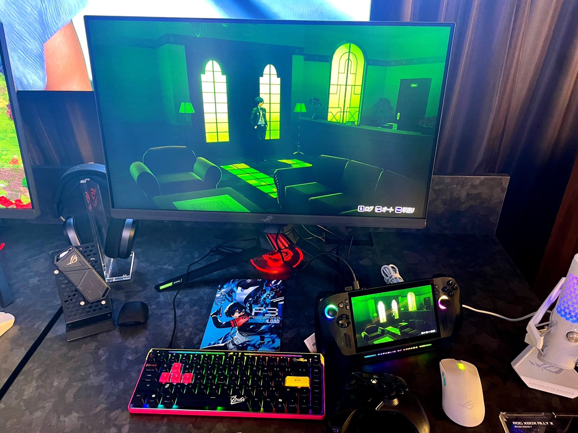 使用想定イメージ（ROG Xbox Allyの体験会より）。豊富な入力端子を活かしてモニターに出力し、周辺機器などをつなげば簡易的にデスクトップでのゲーム環境が整う