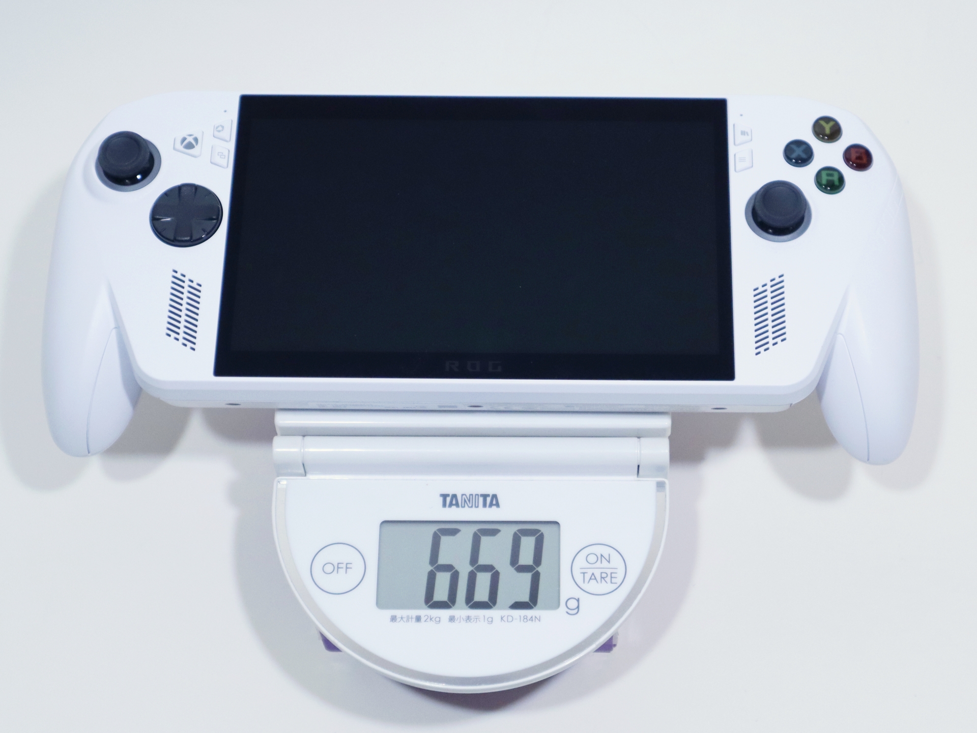 「ROG Xbox Ally」の重量は実測では669g