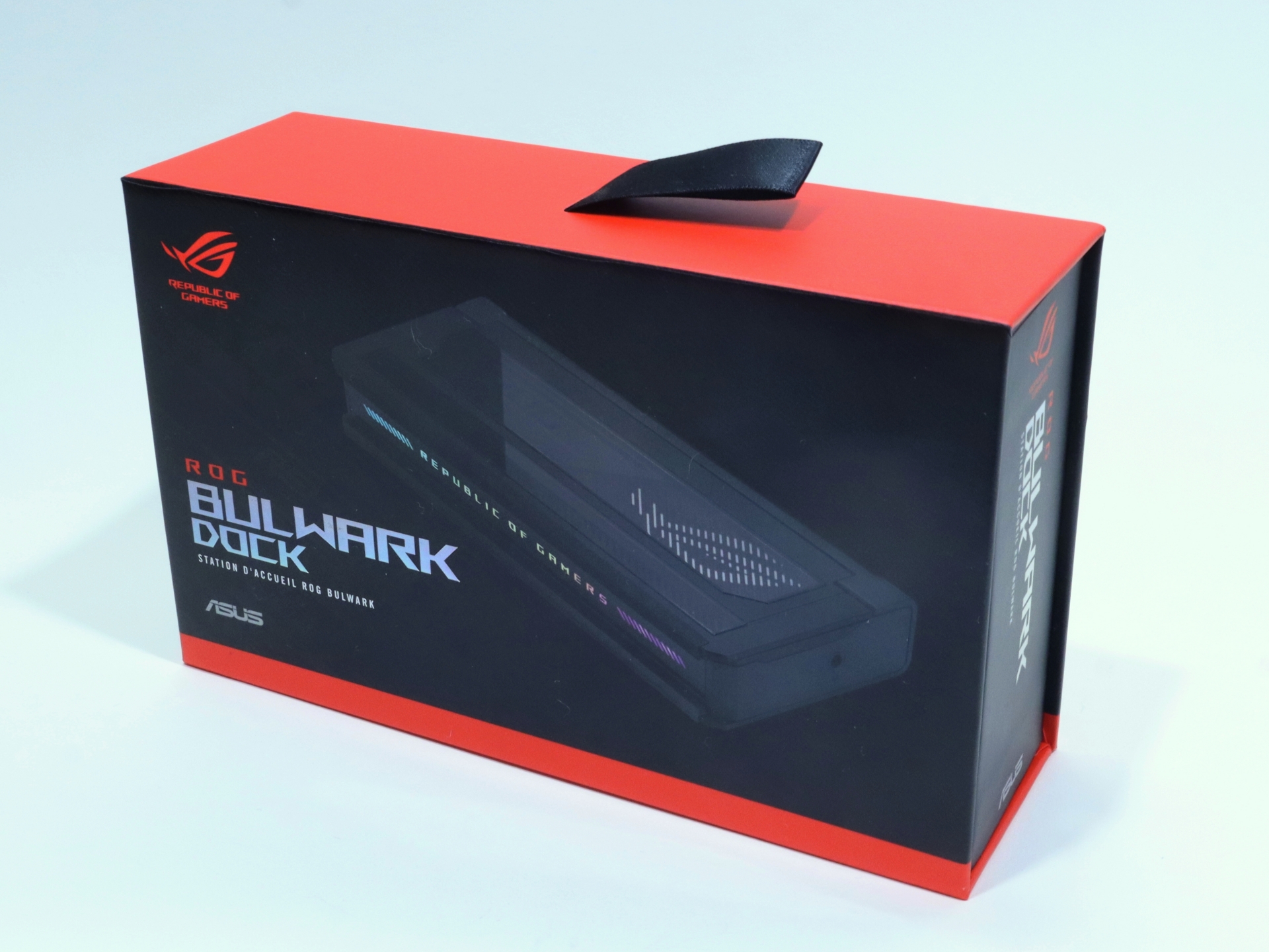 別売オプションとなる拡張ドックの「ROG BULWARK DG300」