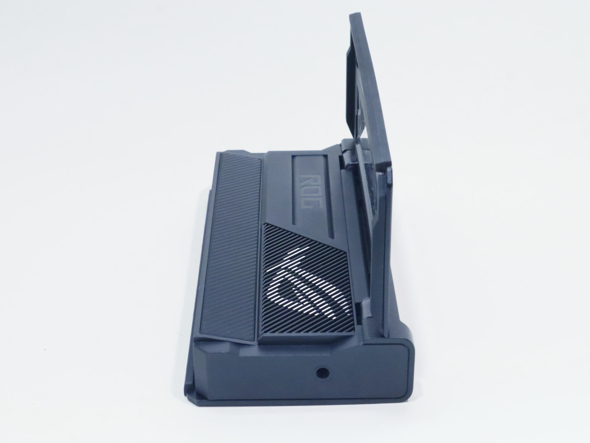 本体側面には3.5㎜オーディオジャックを備える