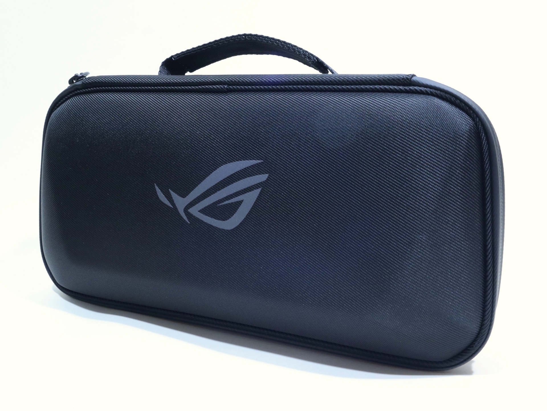 「ROG Xbox Ally/Ally X」を収納できるハードケース