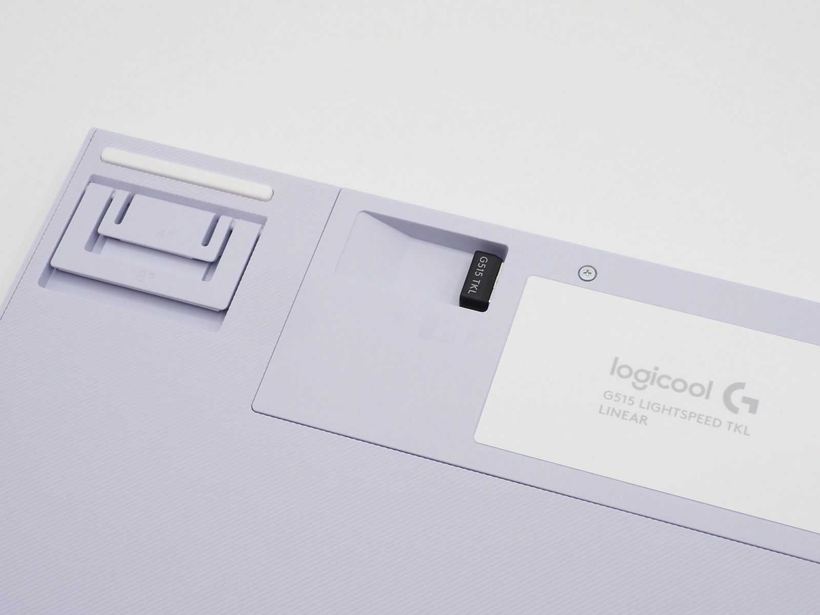 背面にはレシーバーを収納可能だ