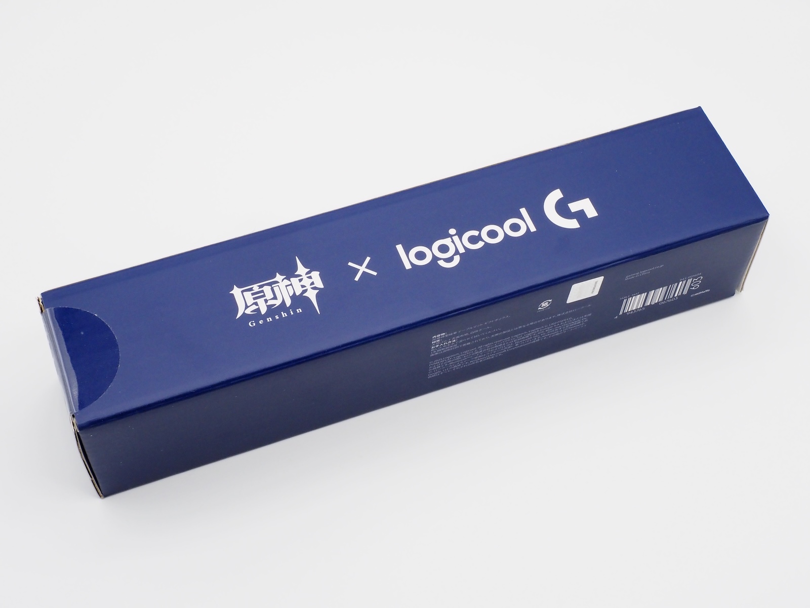 「G515 神里綾華特別モデル」を購入すると、特典として「限定テーブルマット」が付属