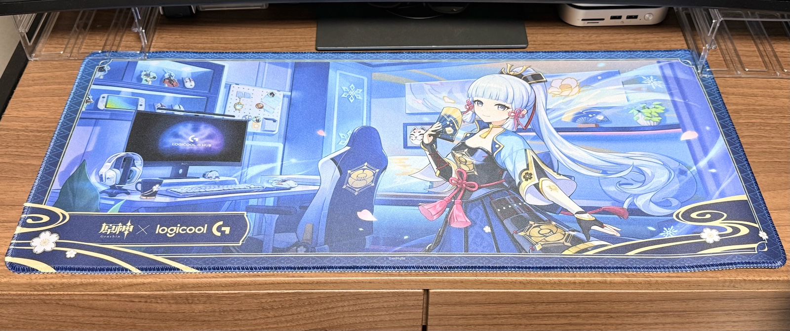 表面にはコラボビジュアルを使用