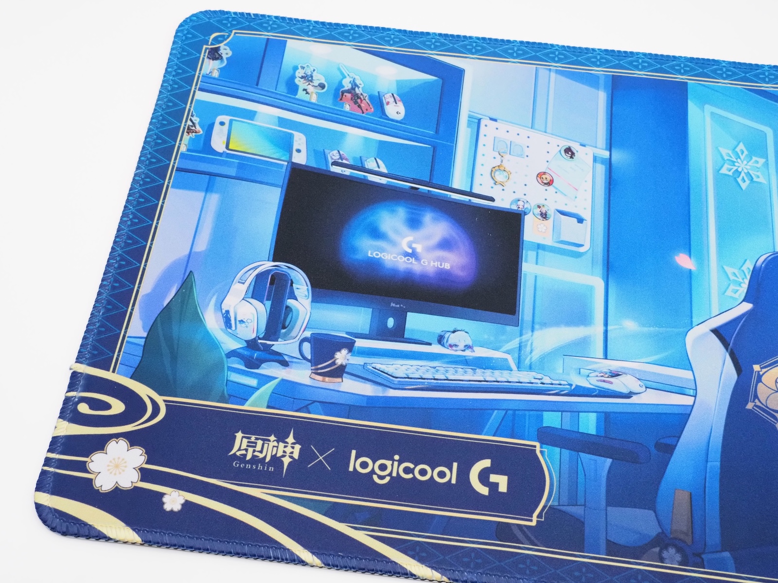 デスクにはコラボ製品がズラリと並んでいる