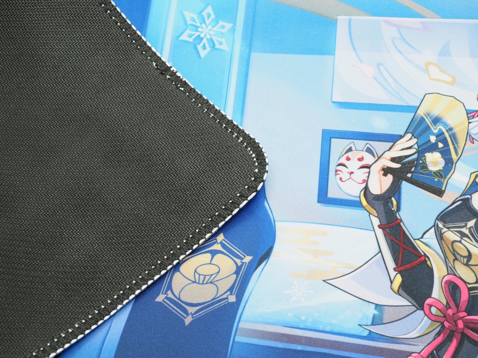 底面は滑りにくいラバー仕様。本格的なゲームプレイも可能だ