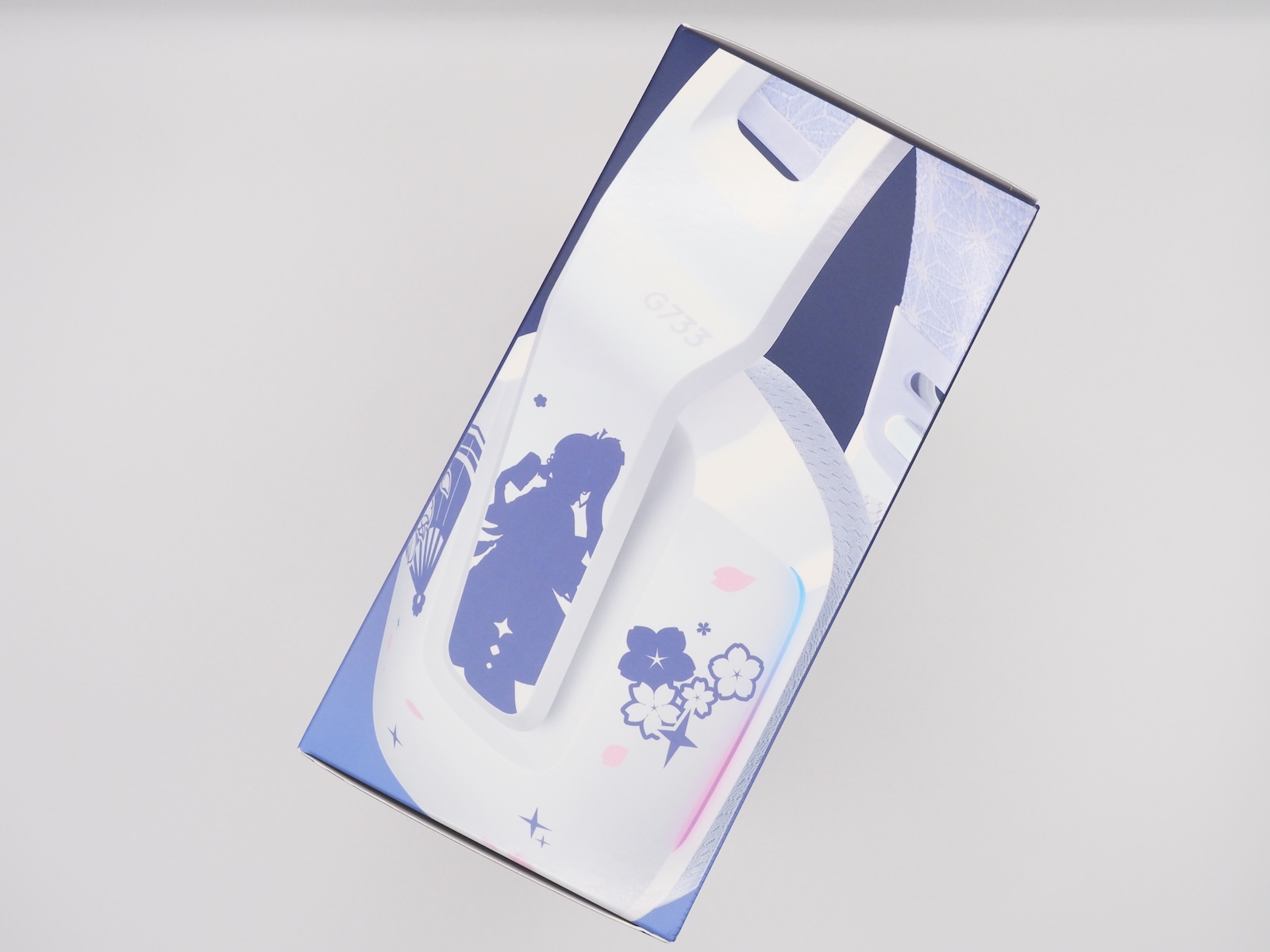 側面には製品のデザインを大きくプリント