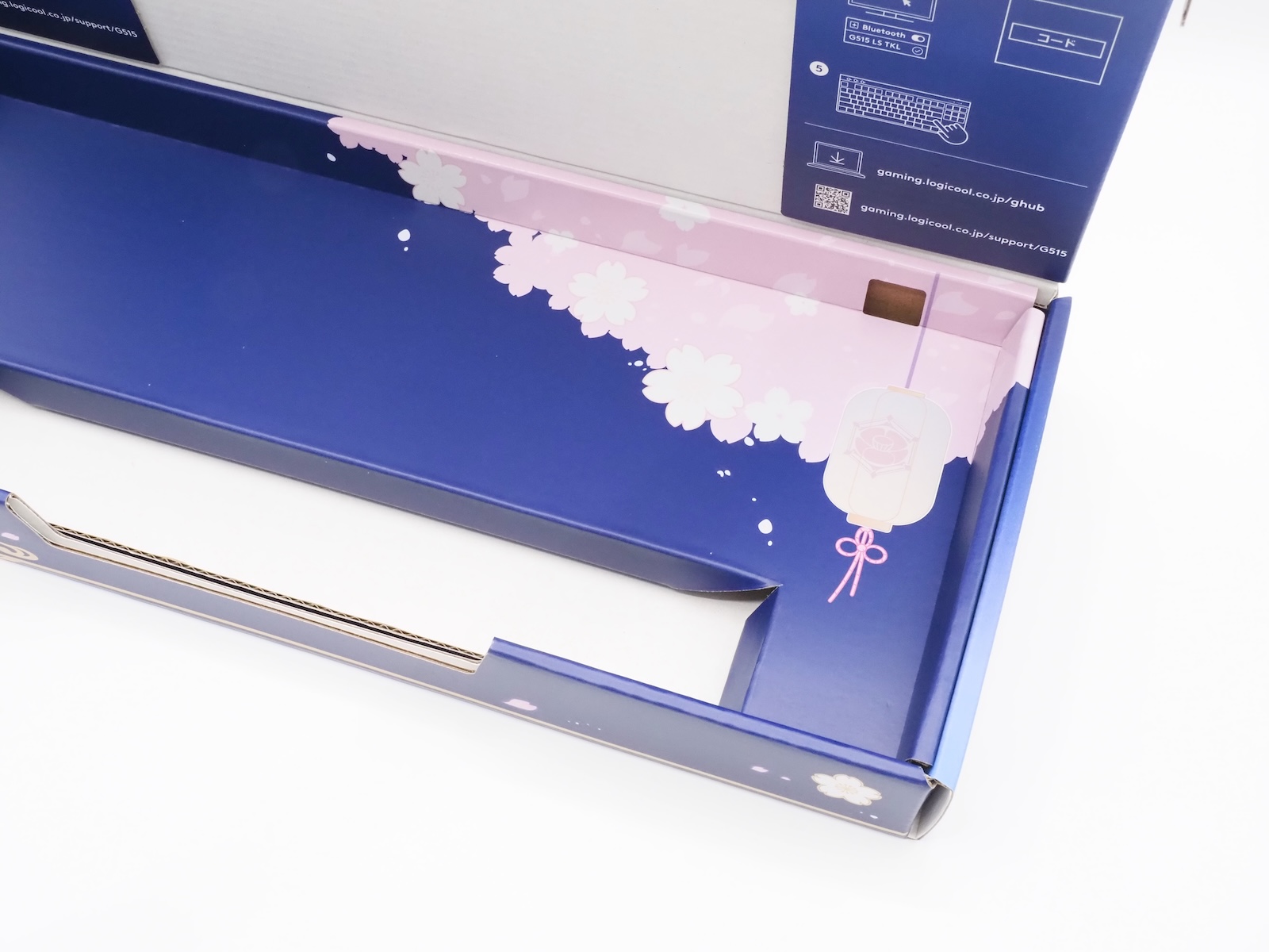 キーボードを取り出したあとの様子。パッケージも細部までこだわっている