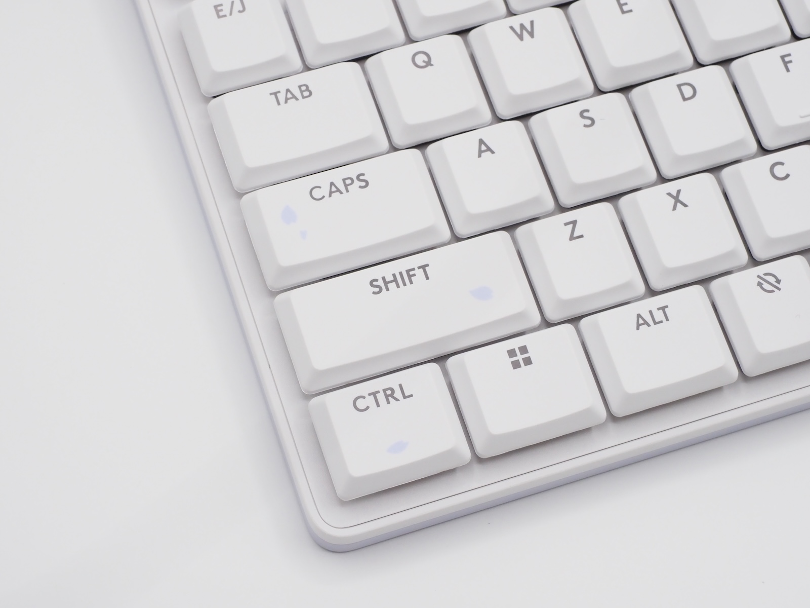 キーキャップには桜吹雪が舞っている