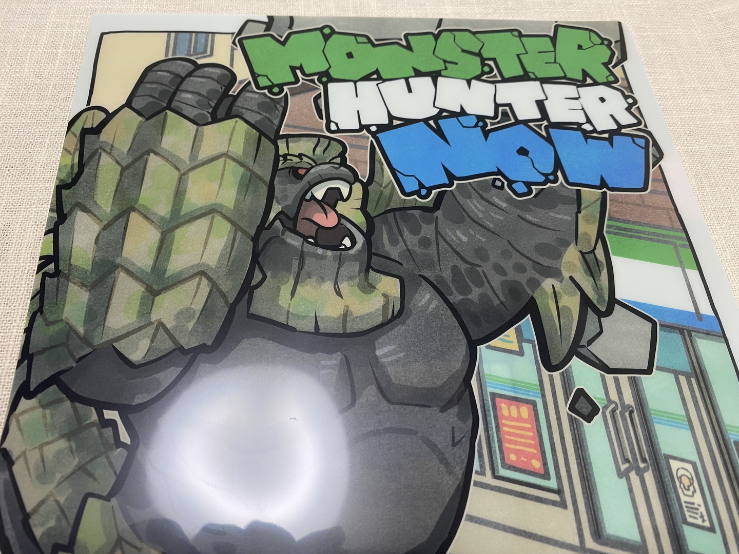 ガランゴルムが大暴れしている様子が躍動感たっぷりにデザインされている