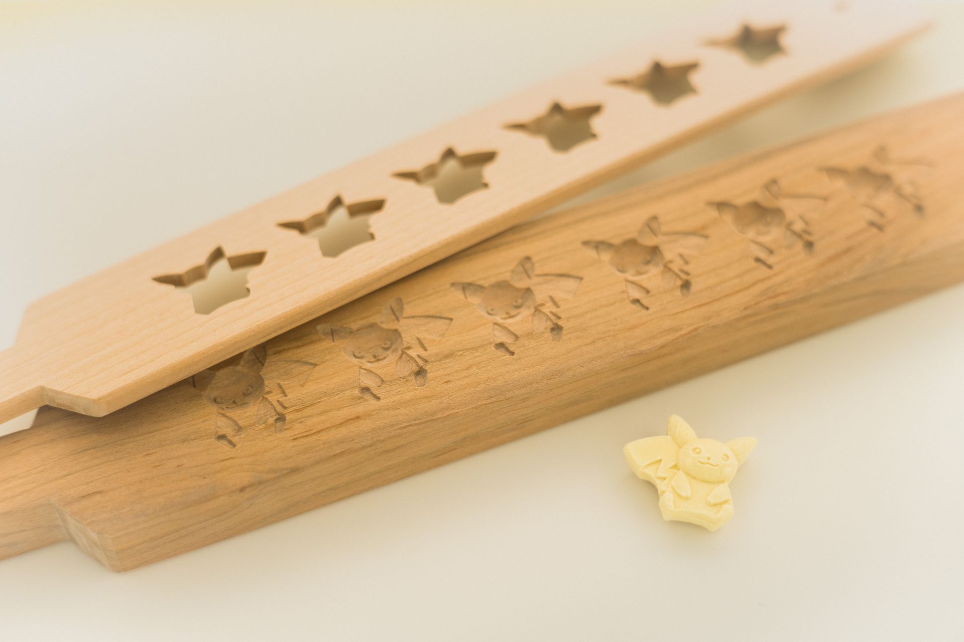 “打ち物”といわれるものは「木型」を使ってつくる。木型はひとつひとつ木型職人の技で手彫りされ、それ自体が伝統工芸品となっている