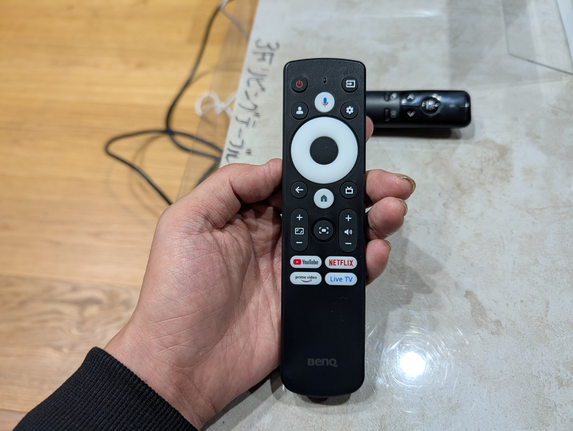 各種操作に対応するリモコンも付属