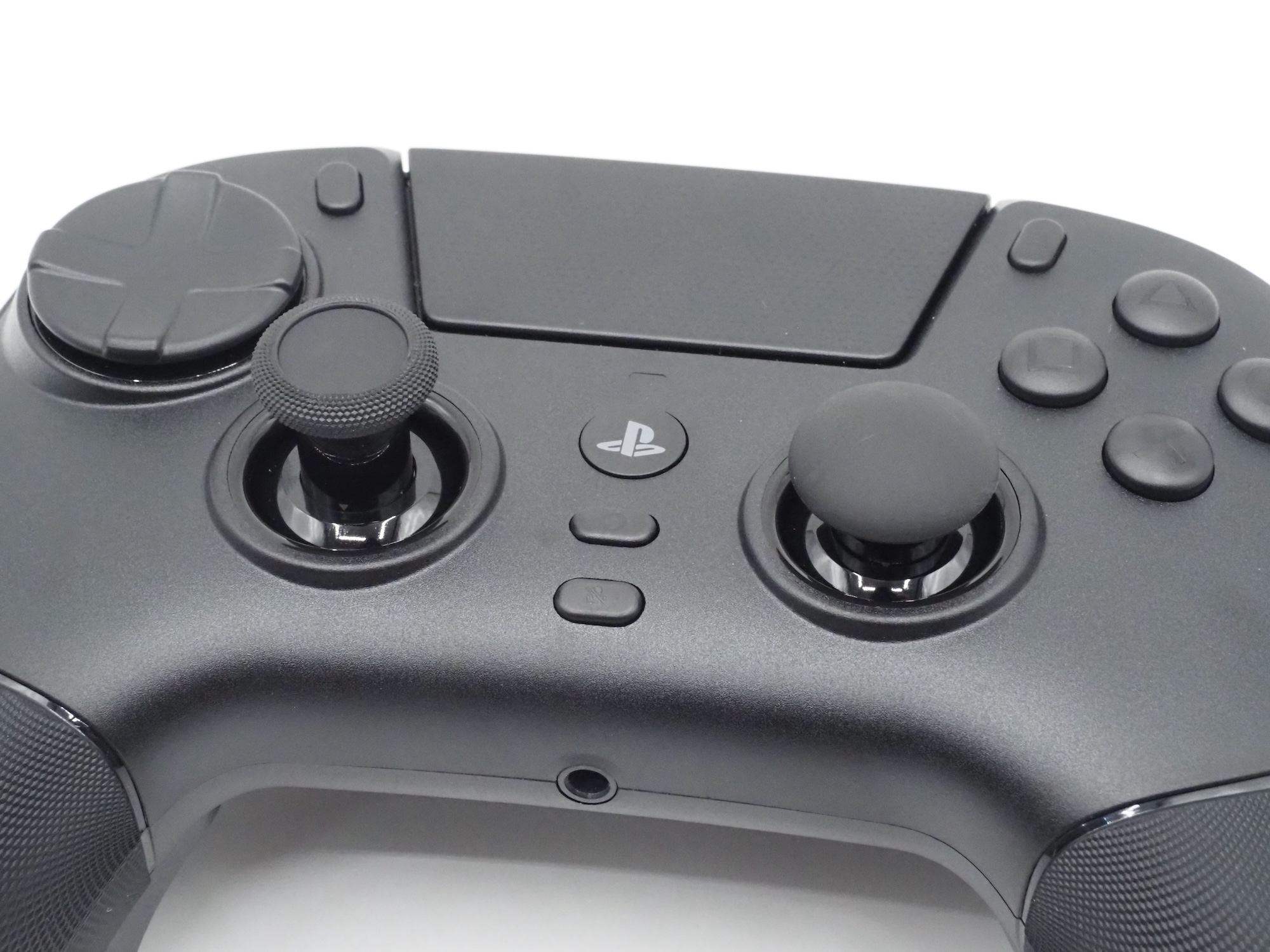 少し背の高い凹型のスティック、丸みを帯びた凸型のスティックが付属しており、簡単に変えられる