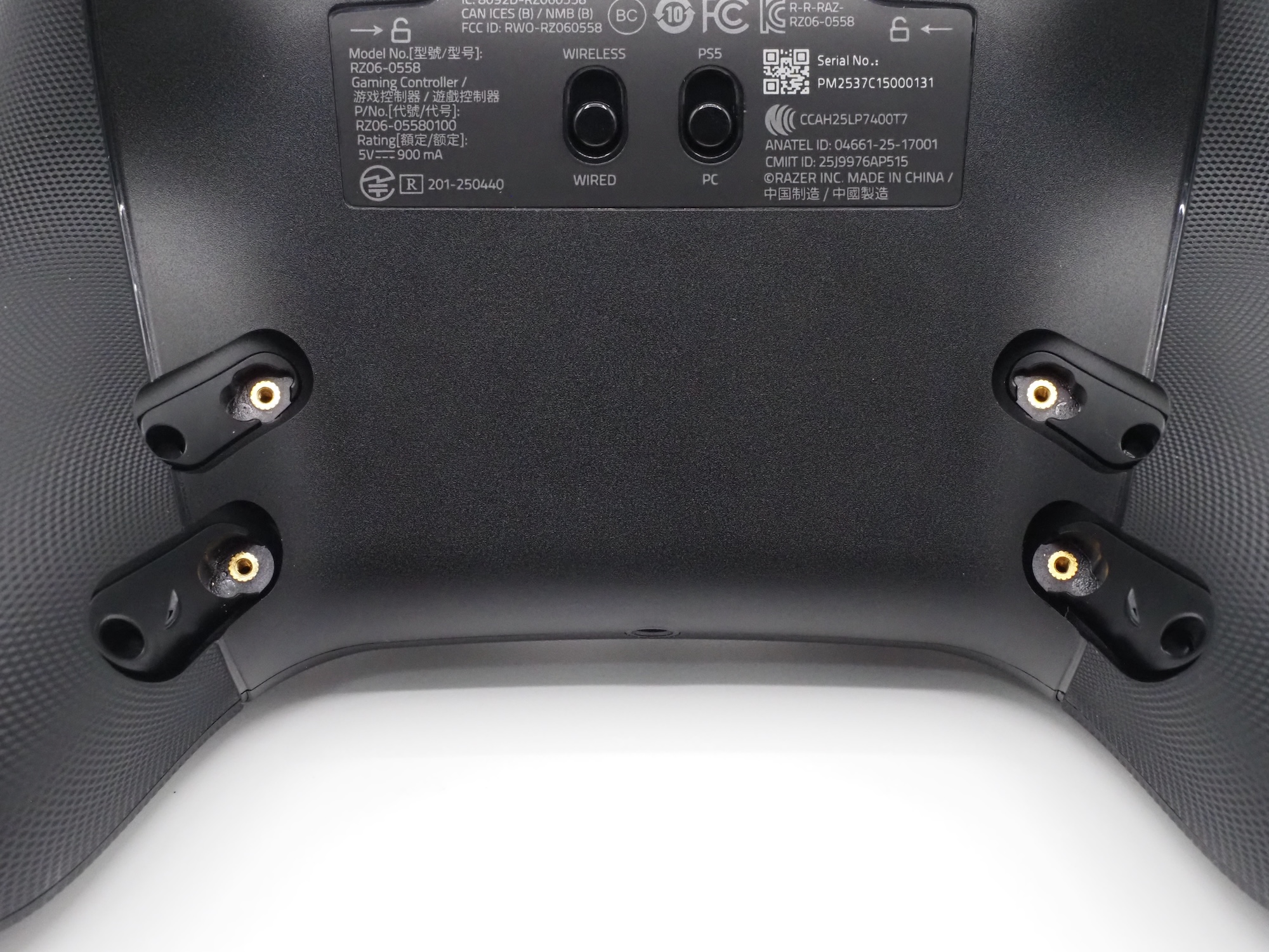 ただ、ボタンを取り外しただけだと、握り心地があまり良くない