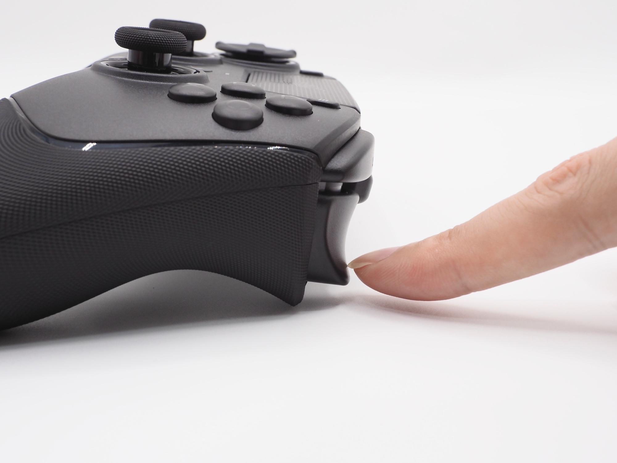 ボタン操作時の深さ。“カチカチ”というマウスクリックのような感触となっている