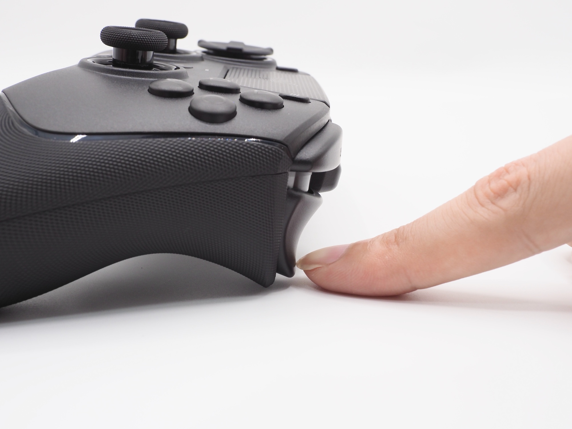 アナログトリガー時の深さ。レースゲームなど、精密なトリガー操作が必要なゲームにピッタリだ