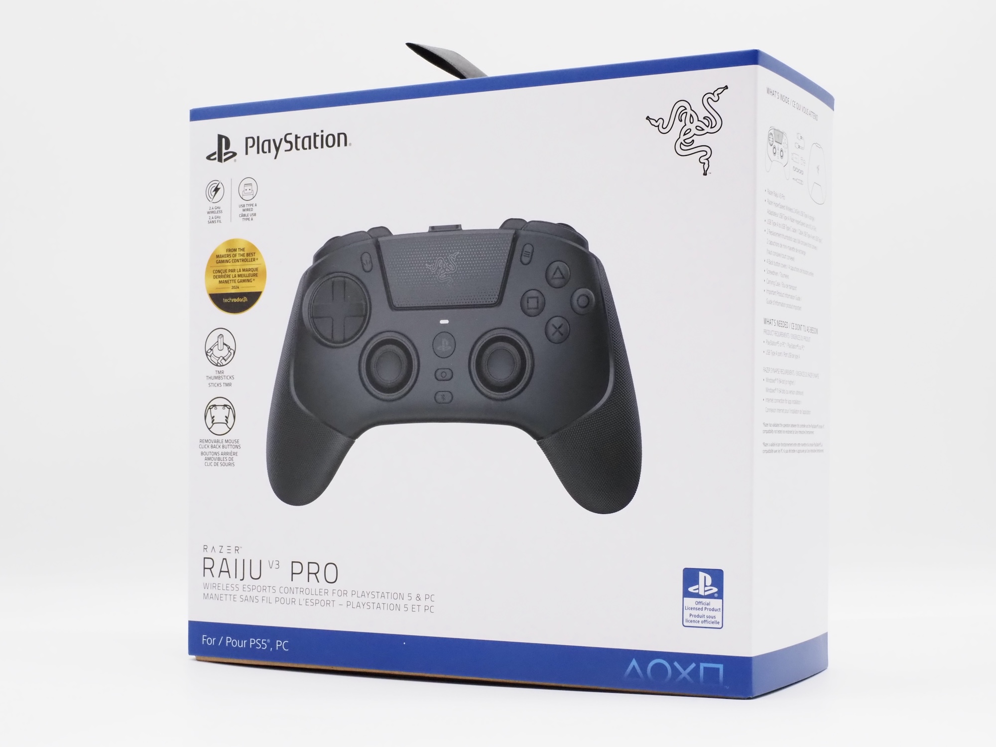 外箱には「Raiju V3 Pro」を大きくプリント。Razerらしいデザインでありながら、プレイステーションを彷彿とさせるホワイトとブルーのパッケージになっている