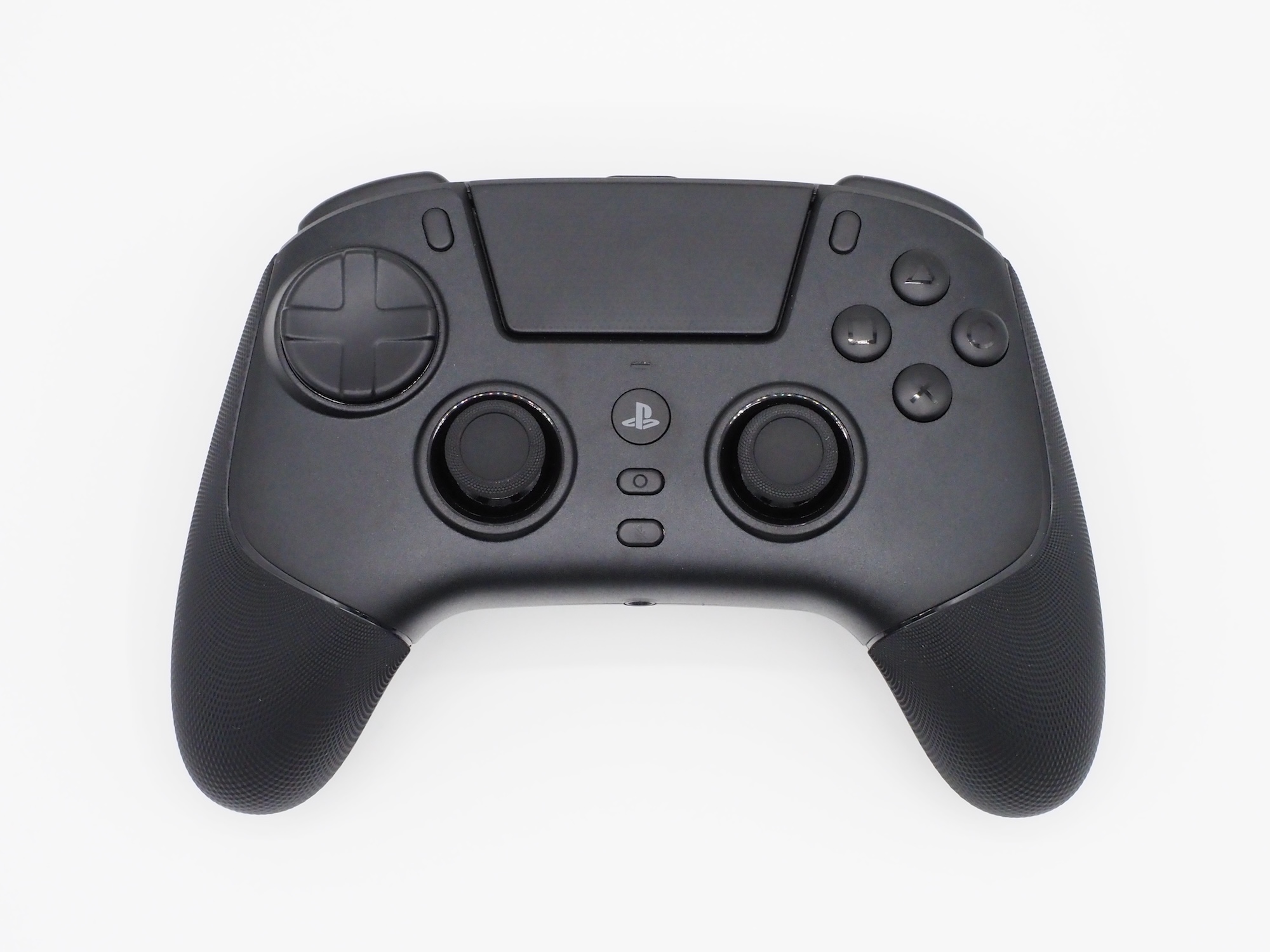 今回お借りしたのはブラック。シンプルなデザインでカッコいい