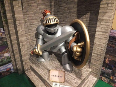 「さまようよろい」の立像