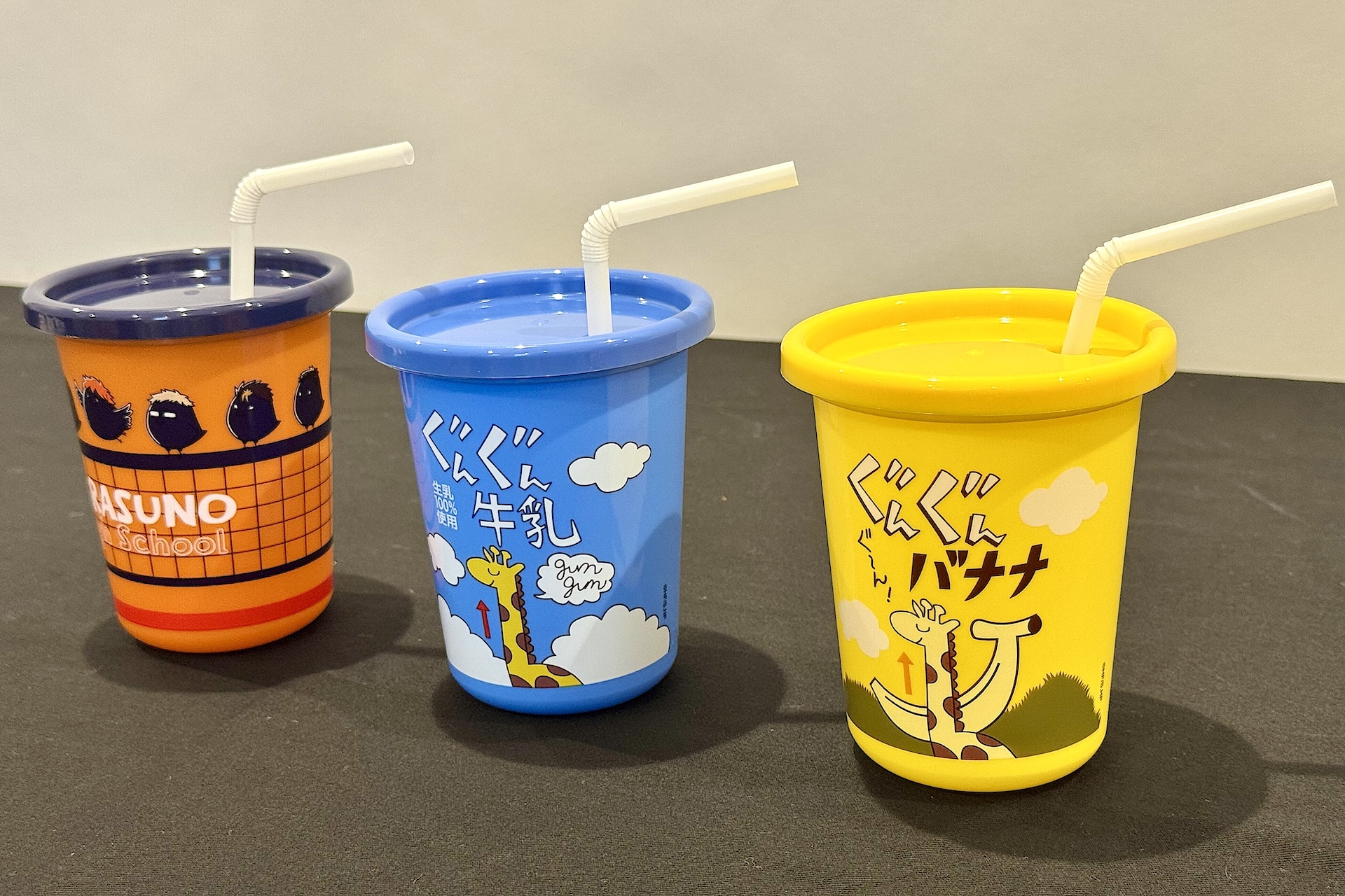 F賞 ストロー付きタンブラーセット。3個セット全2種が用意されていて、1種目はこの3個がセットになっている