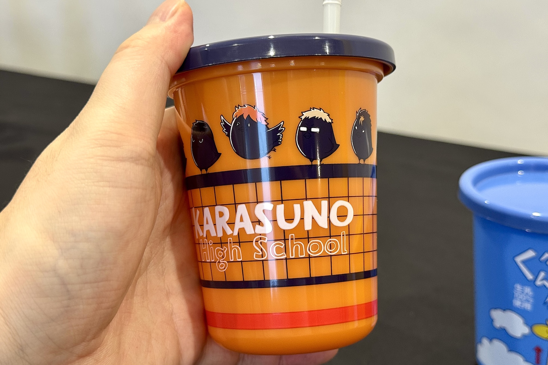 影山がいつも飲んでいる「ぐんぐん牛乳」などがデザインされていてファンにはたまらない景品だ。手の平に収まるサイズ感で持ちやすい