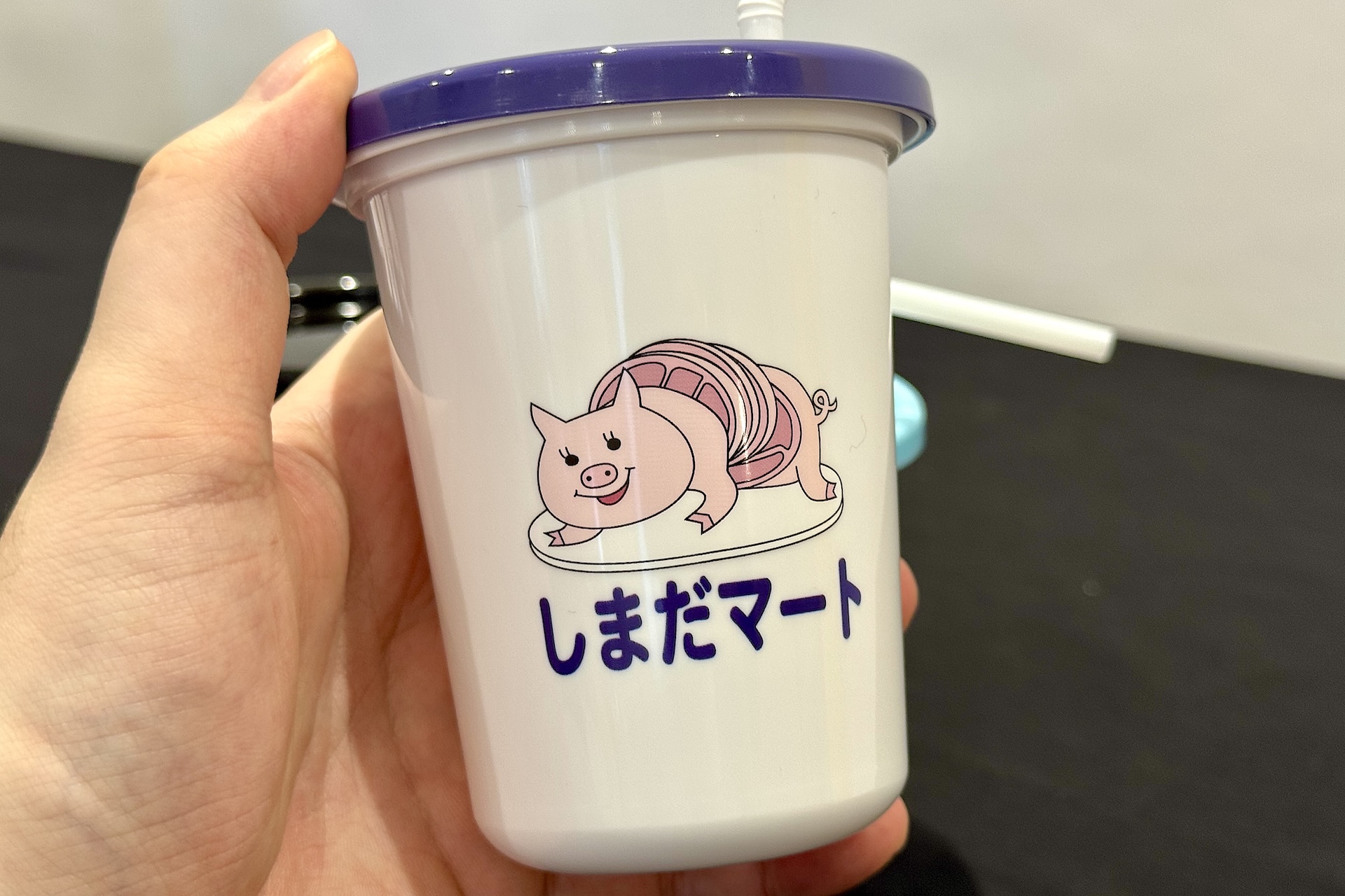 ゆる〜いイラストが可愛い。ディスプレイ用としてとっておくのもいいが、普段使いするのも全然ありだ