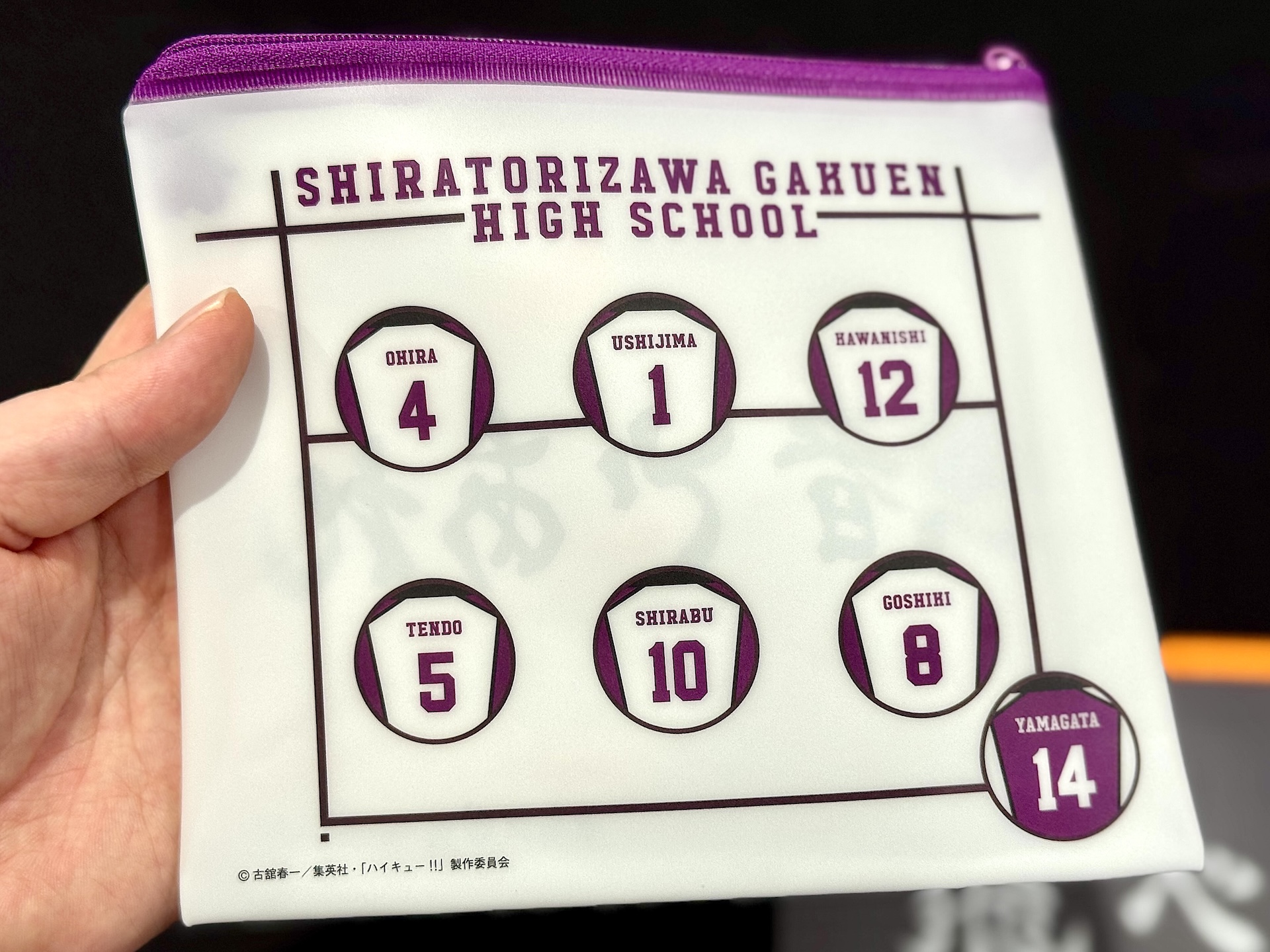 それぞれ各高校の横断幕がイメージされていて、表面にはそれぞれの信条を表した言葉がデザインされている