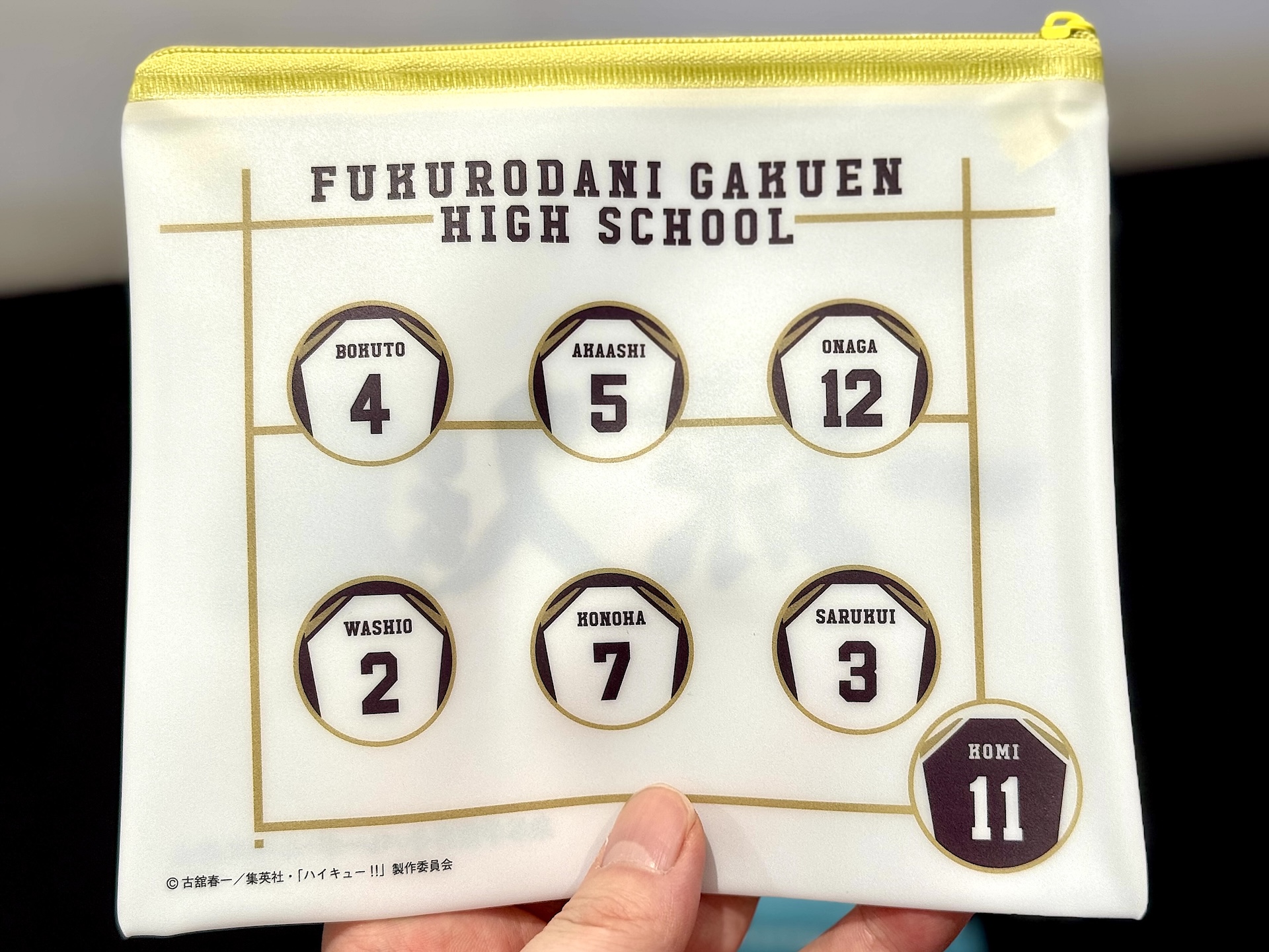 それぞれ各高校の横断幕がイメージされていて、表面にはそれぞれの信条を表した言葉がデザインされている