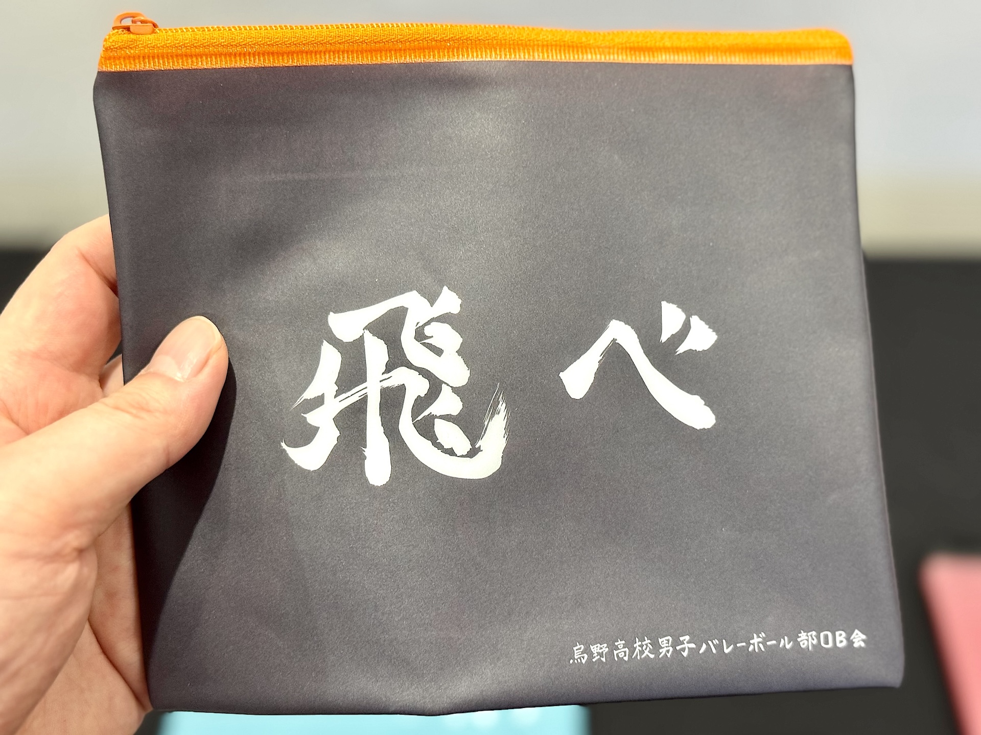 それぞれ各高校の横断幕がイメージされていて、表面にはそれぞれの信条を表した言葉がデザインされている