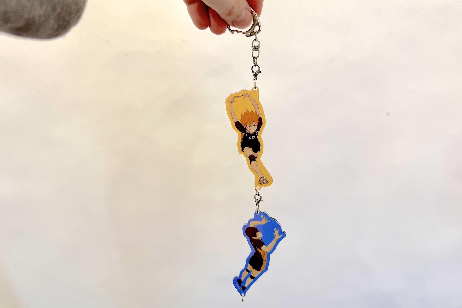 こちらは“繋ぐ”アクリルキーホルダーを繋げてみたところ。カバンなどに付けてお出かけすれば目立つこと間違いなし