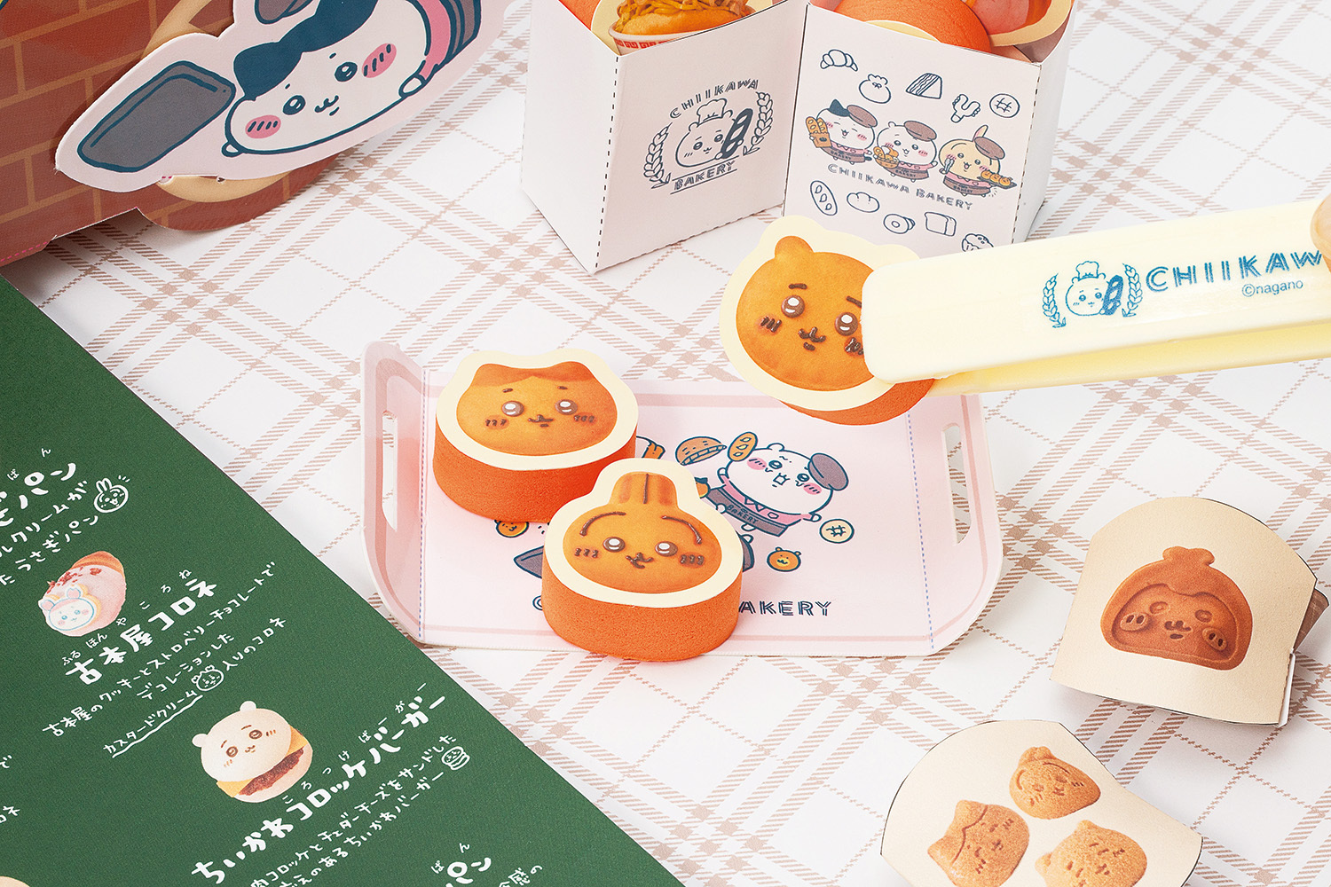 パンをトレーに載せたり、紙袋に入れたり、本物のパン屋さん気分を味わえる