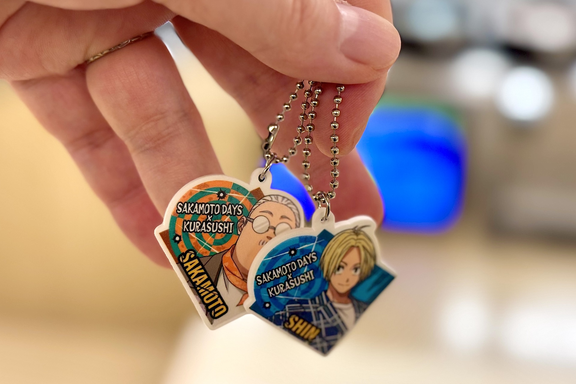 ボールチェーンで付け外しやすい。カバンなどに付けて楽しめる