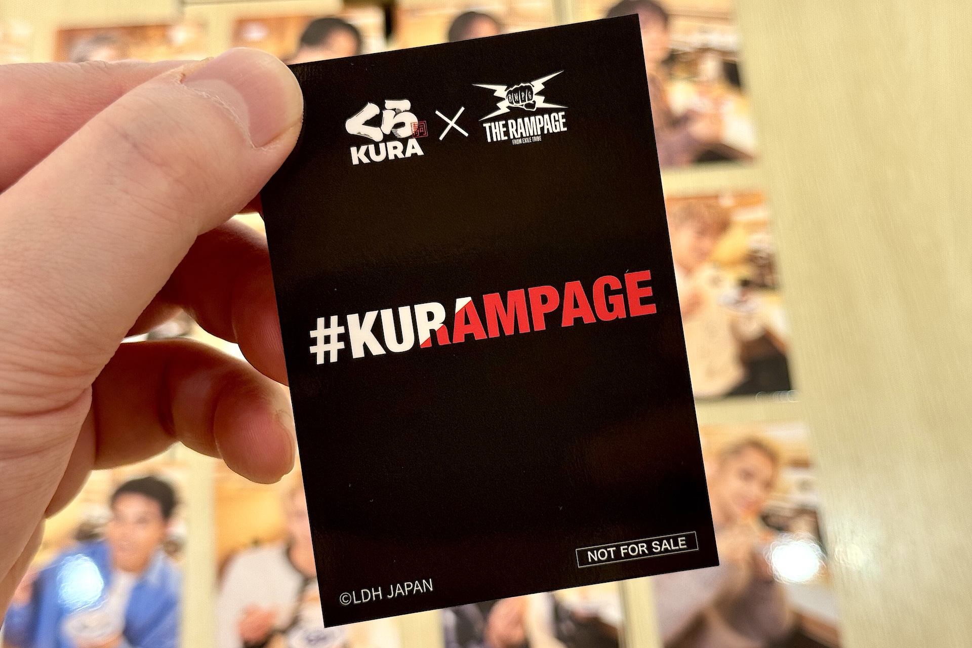 裏はかっこいいコラボロゴがデザイン