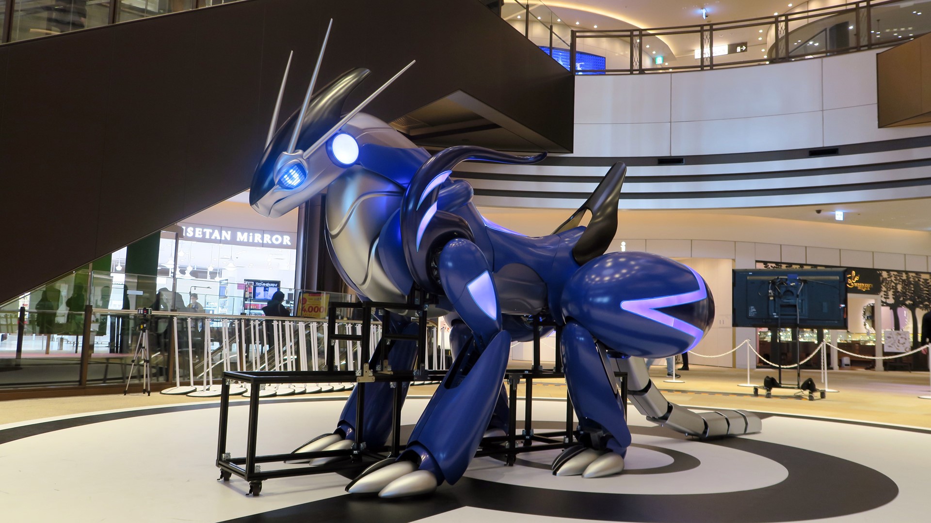 東京ミッドタウン日比谷アトリウム「TOYOTA Engineering society MIRAIDON」展示会での写真