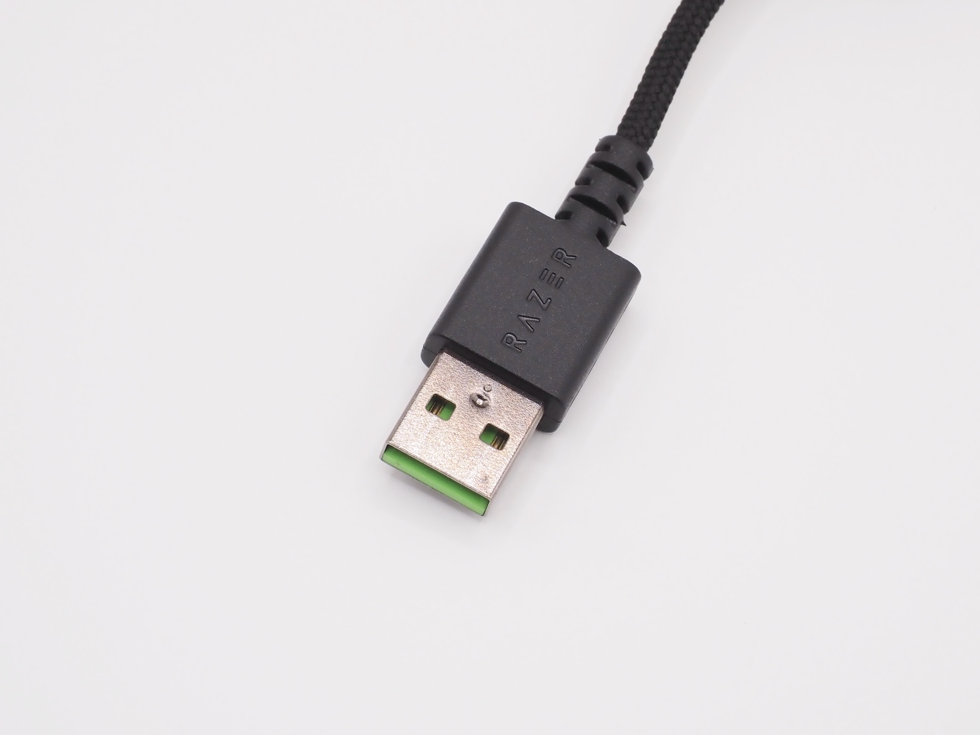 USB Type-Aによる有線接続のみとなっている