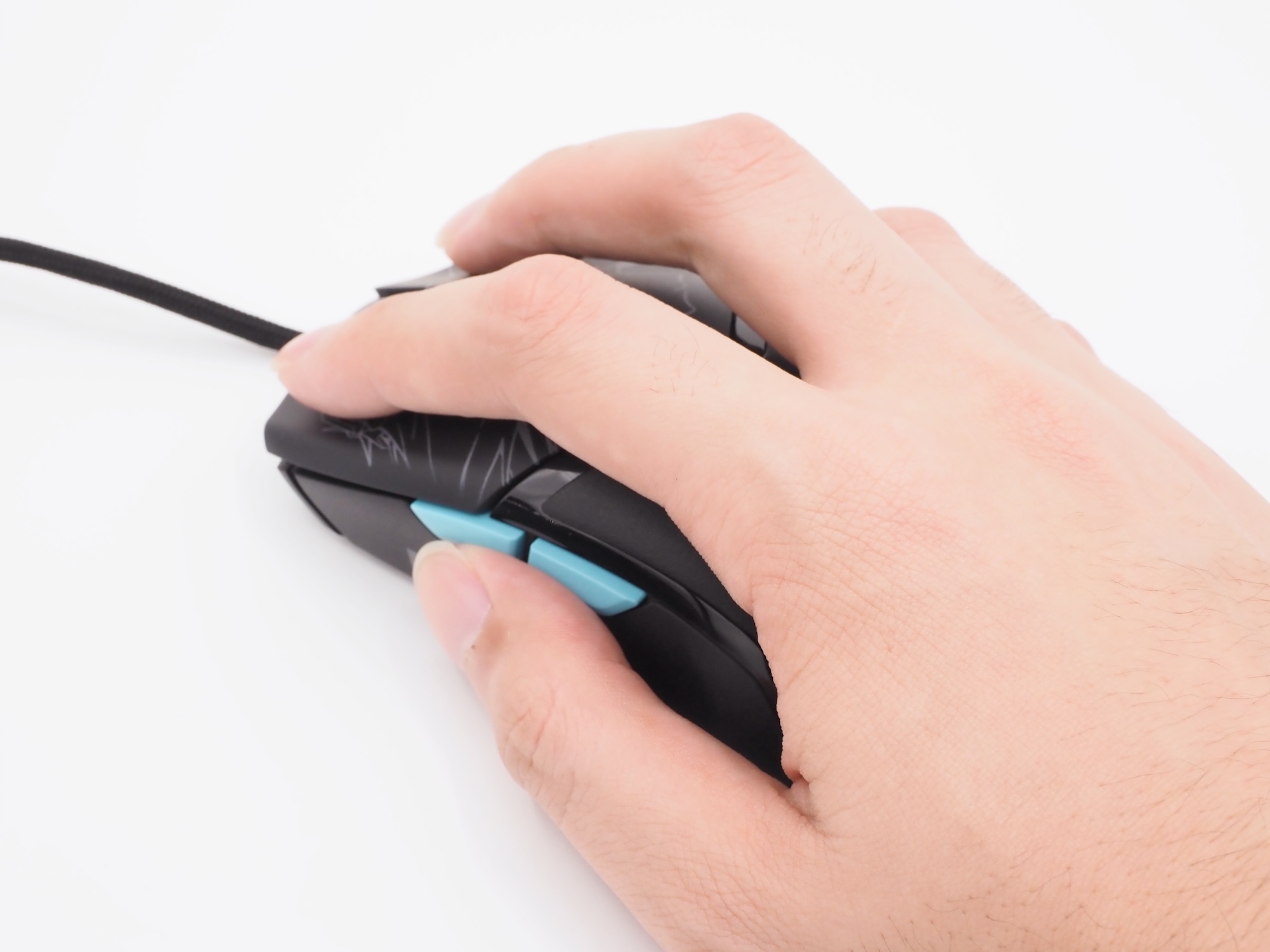 小ぶりな形状で、つかみ持ちやつまみ持ちに適している