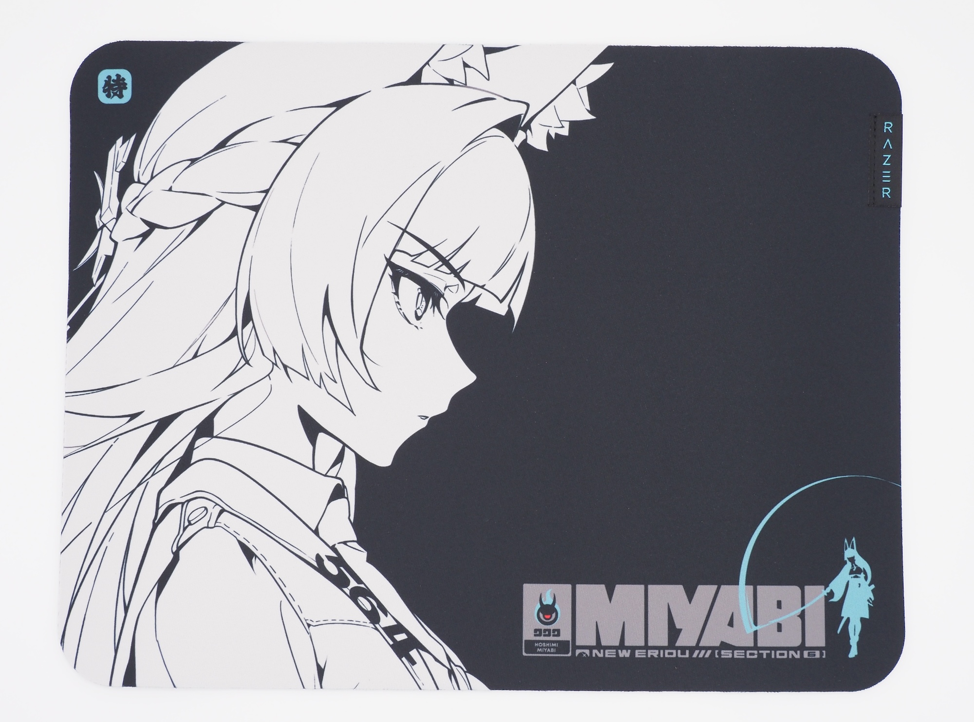 表面には横から見た星見雅の姿を大きくプリント