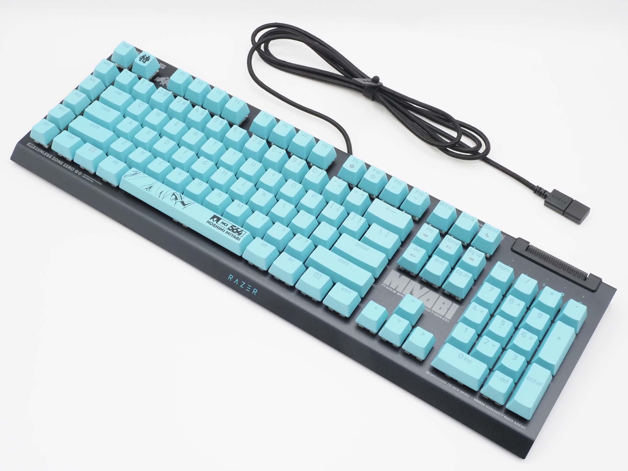 こちらが「ゼンゼロ」コラボモデルの「BlackWidow V4 X」