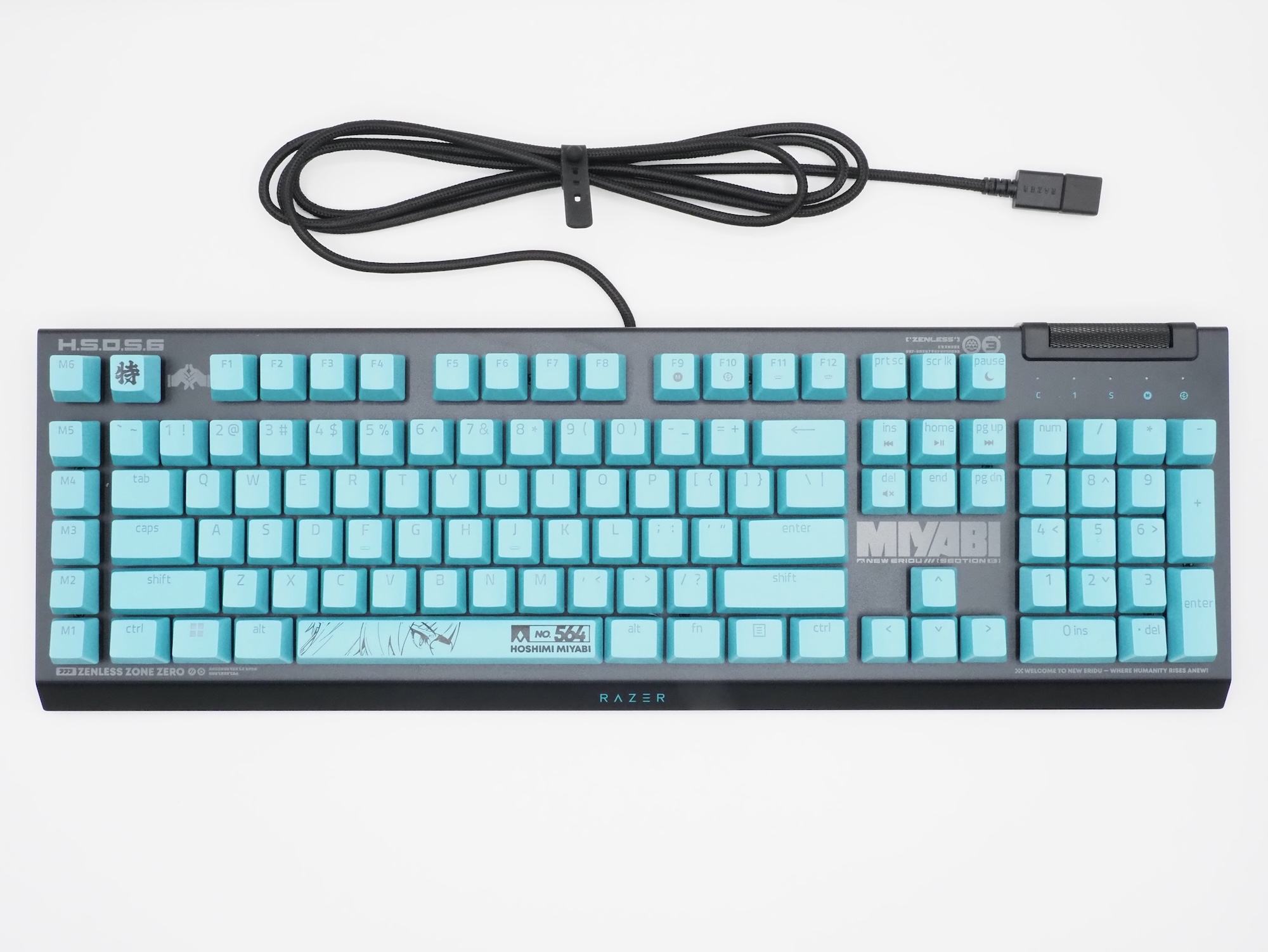 星見雅を彷彿とさせるライトブルーのキーキャップに目を奪われる