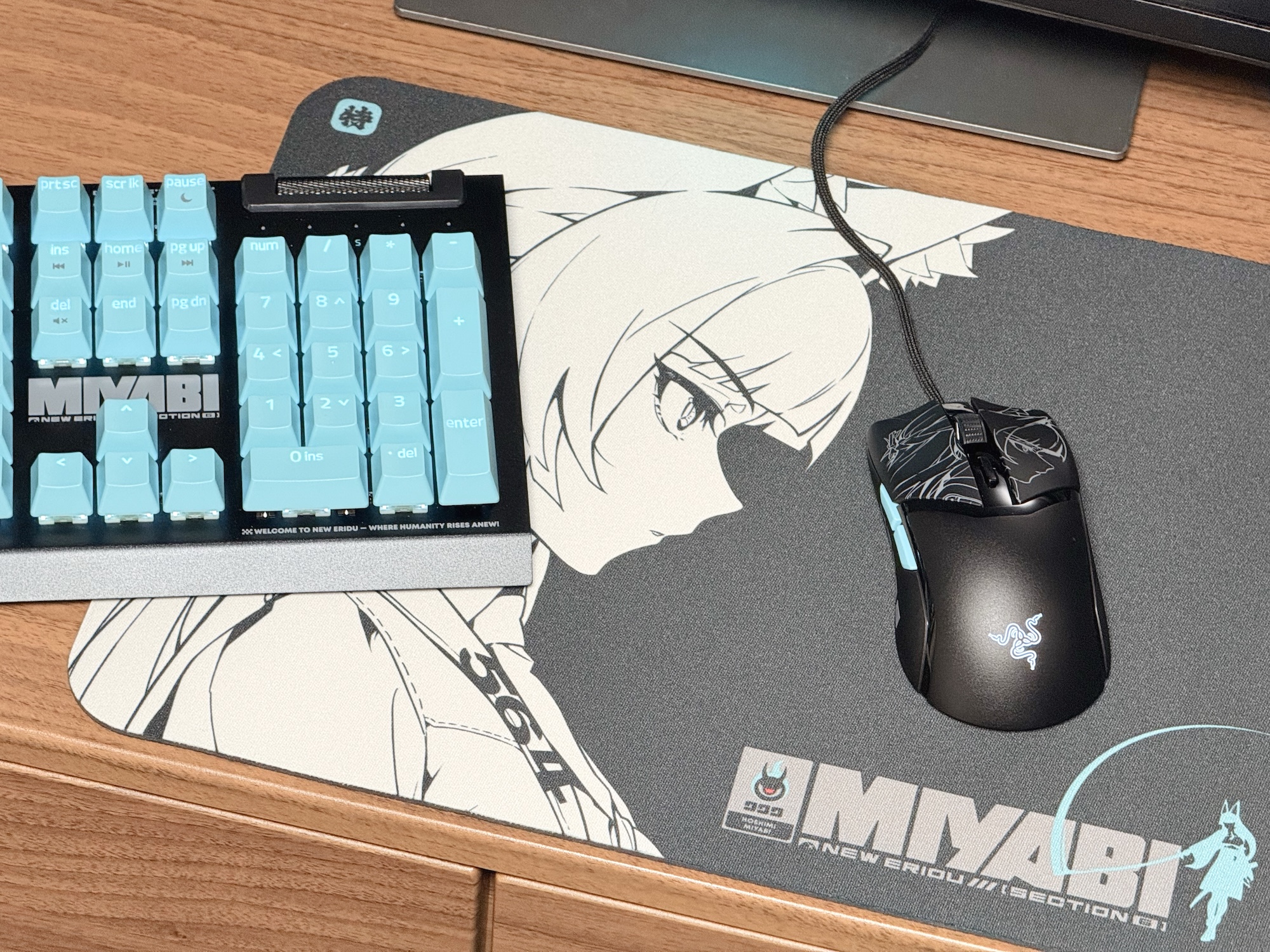 デスク周りをコラボモデルで統一すれば、最強のゲーム環境を手に入れられること間違いなしだ