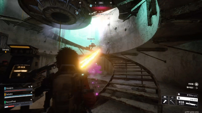 エレベーター内での死闘