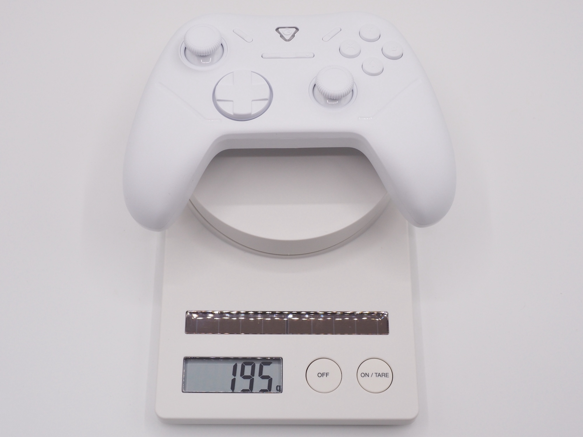 重量は実測で195gと軽い