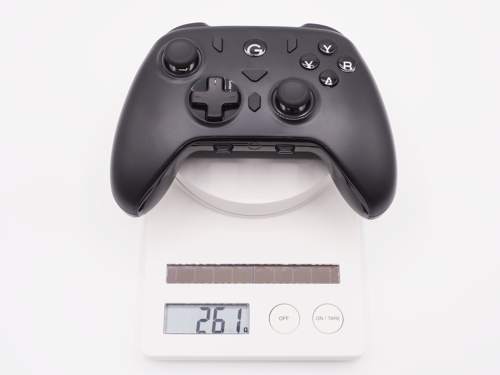 重量は実測で261g。多機能なハイエンドモデルは300g超えも珍しくないが、「Omni Plus」は軽量な部類となっている