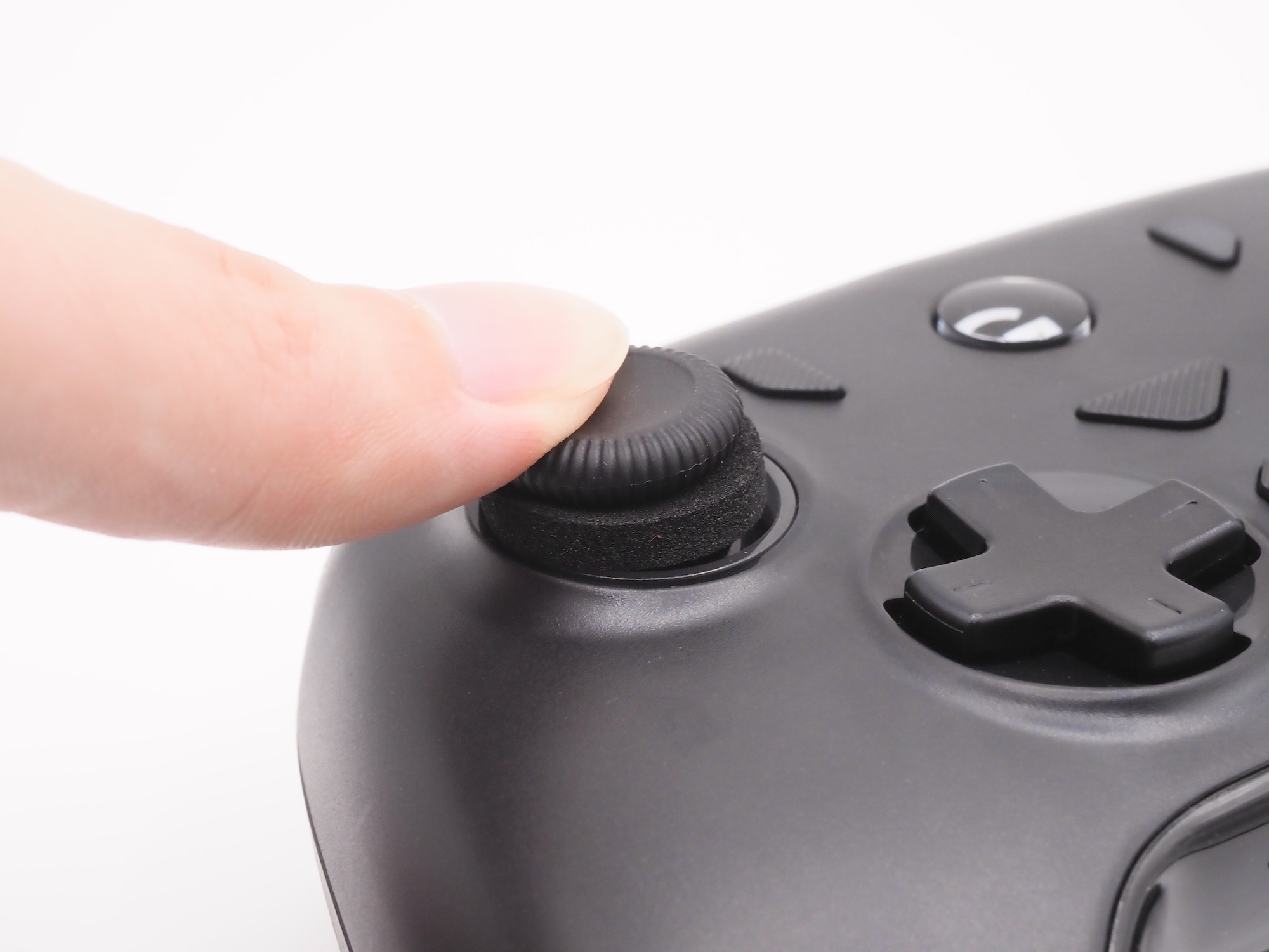 ゲームジャンルに合わせてスティックの細かい挙動をカスタマイズ可能