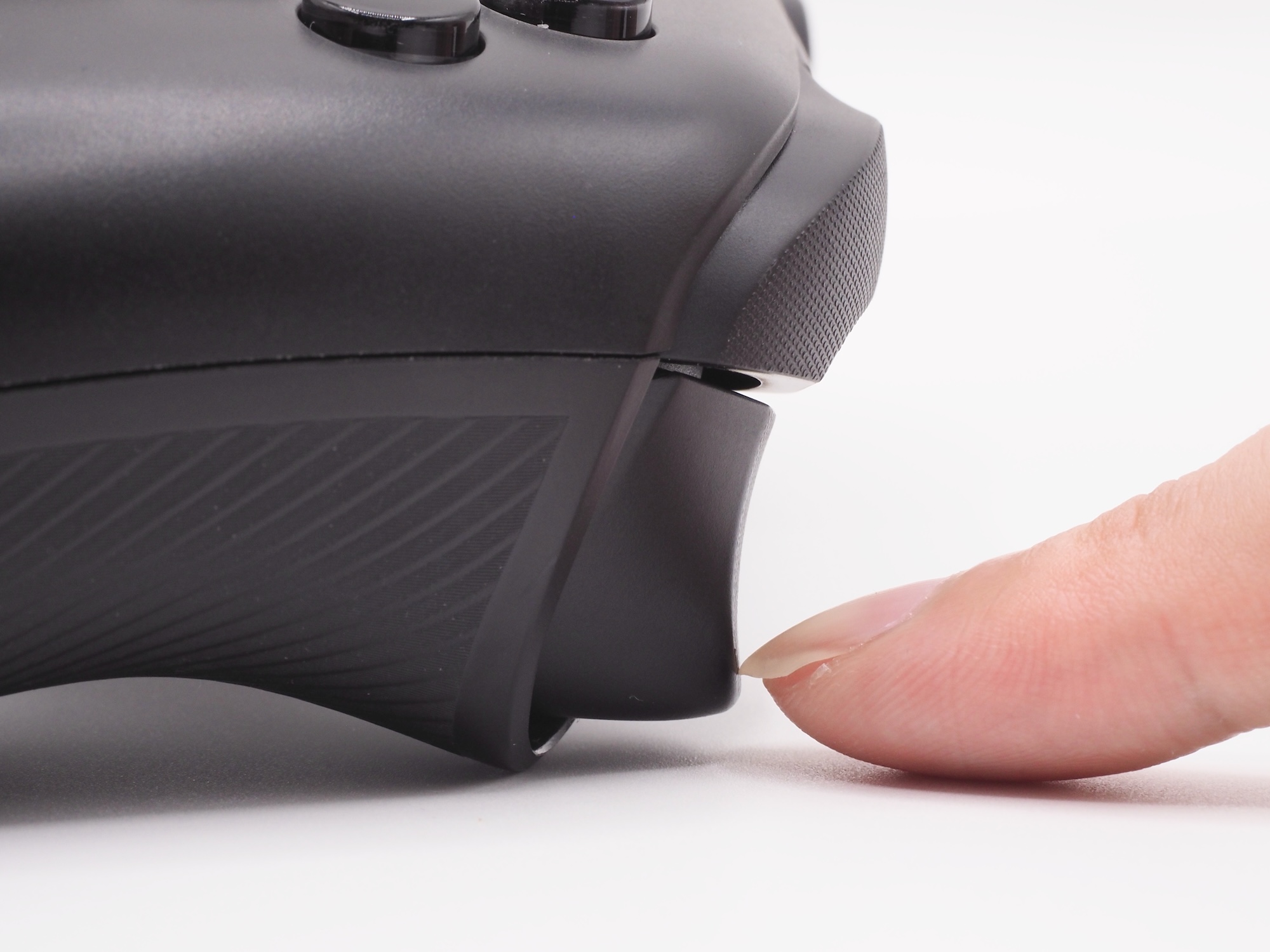 一番浅いトリガーロックをかけた状態。ボタンのように使用できる