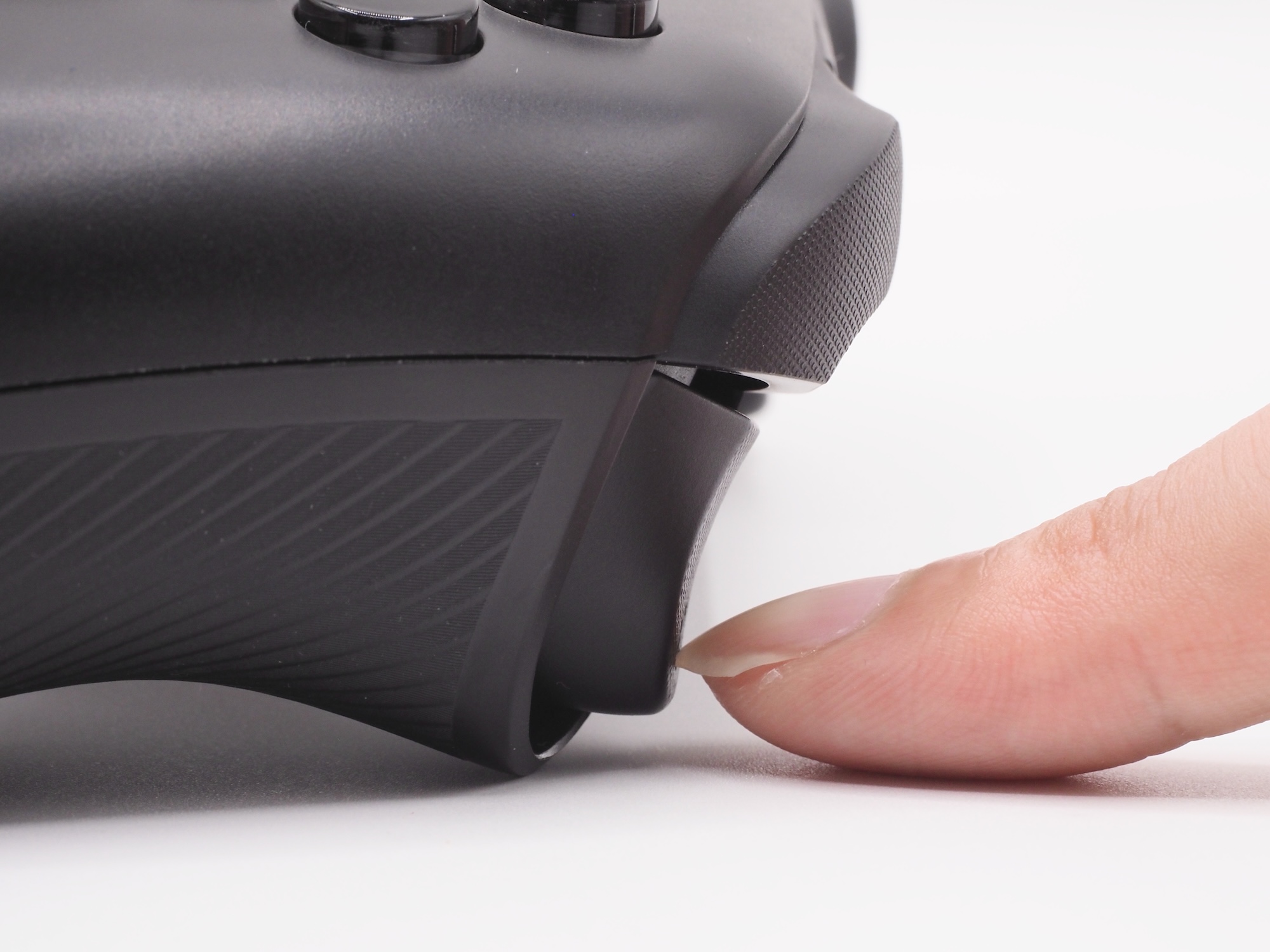 3段階目のトリガーロック（ロックなし）の状態。アナログトリガーとして使用できる