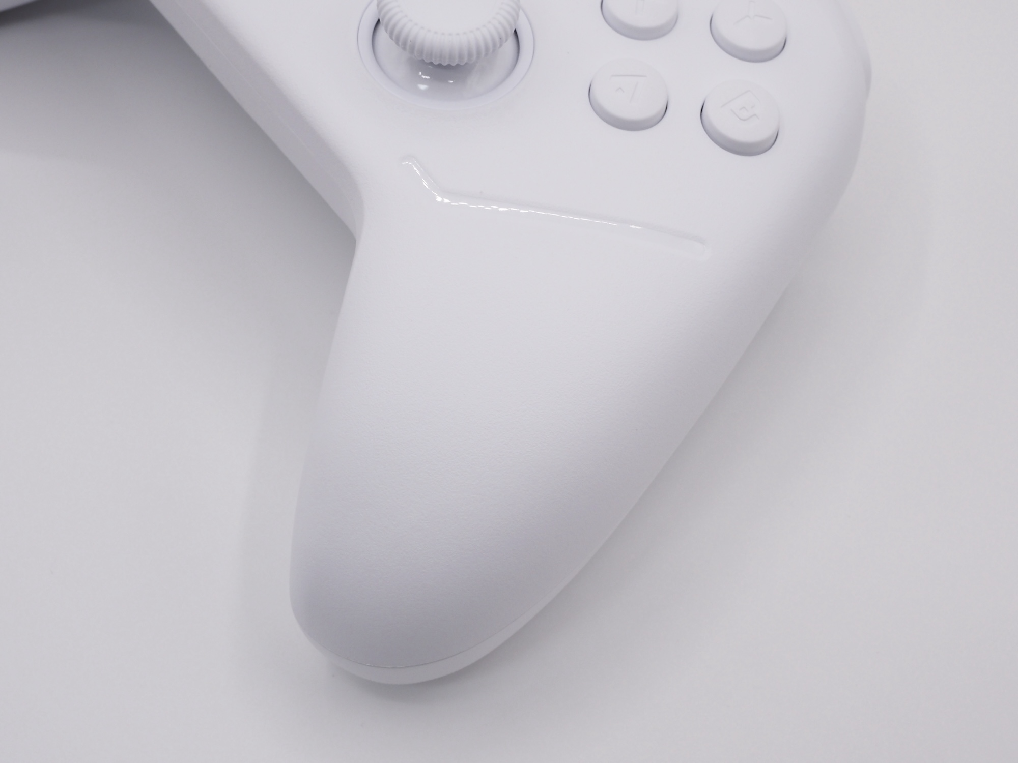 サラサラとしたマットな質感で、触り心地は非常にいい